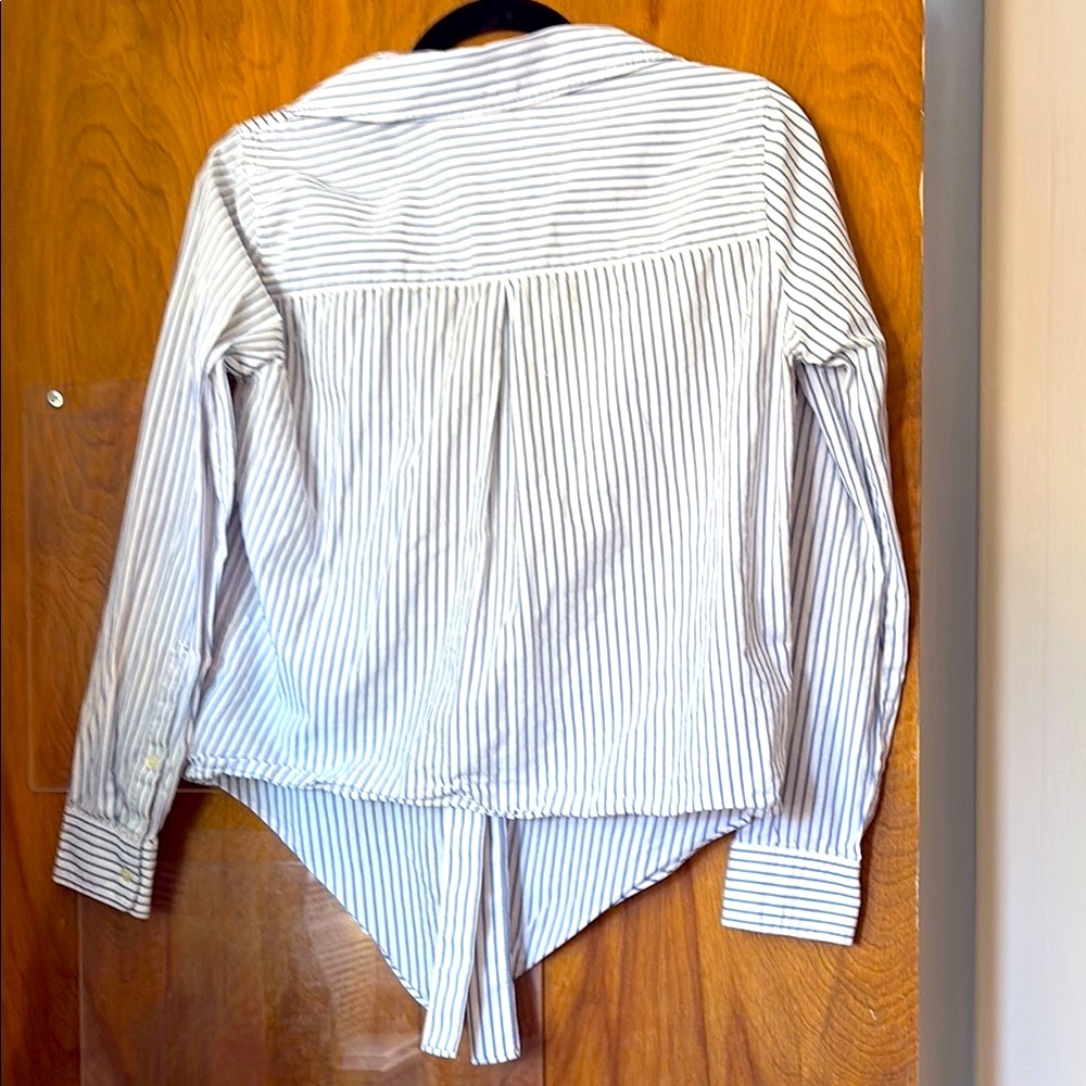 Madewell Women’s Striped Button-Up Shirt - Picture 2 of 3